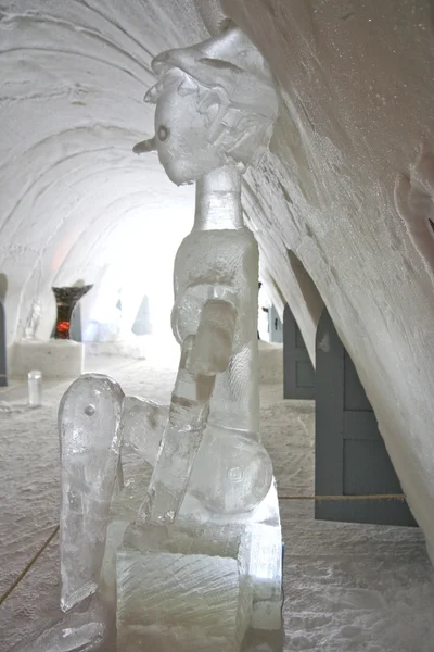 Colorfully illuminated corridor in an ice hotel with figure of p — Stock Photo, Image