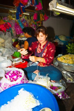 pak khlong thalat pazarı, çiçek satan kadın