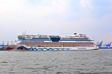 ünlü cruise liner aida yaprakları liman