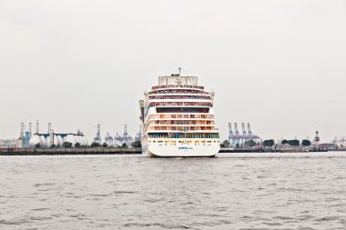 ünlü cruise liner aida yaprakları liman