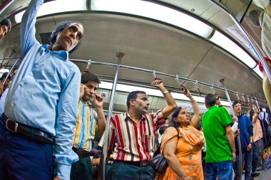 metro sarı çizginin içinde Delhi geç akşam