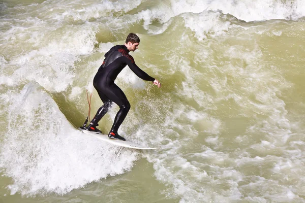 Surfing on river ISAR in Munich, Germany. — Stock Photo, Image