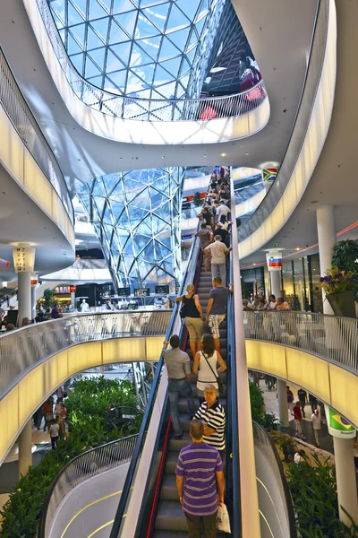 Modern shopping center in Frankfurt — Stock Photo, Image