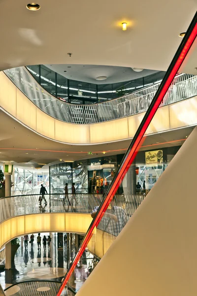 Modern shopping-center in frankfurt — Stockfoto