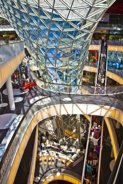 Moderno centro comercial en Frankfurt — Foto de Stock
