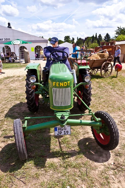 Gamla traktorn — Stockfoto