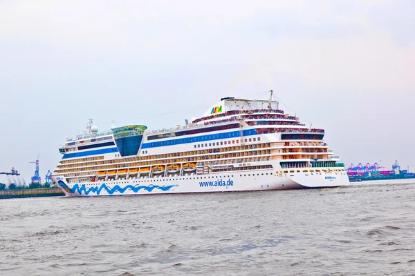 Beroemde cruise liner aida verlaat de haven — Stockfoto