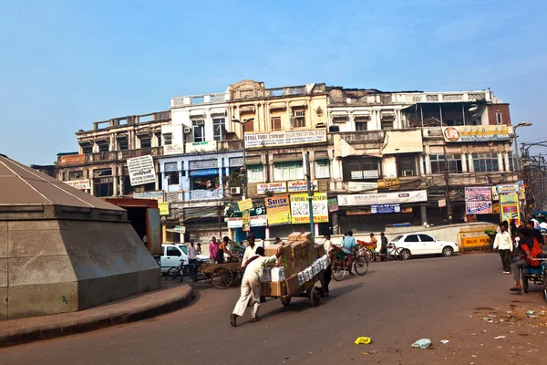 Chawri Bazar is een gespecialiseerde groothandelsmarkt voor messing, koper — Stockfoto