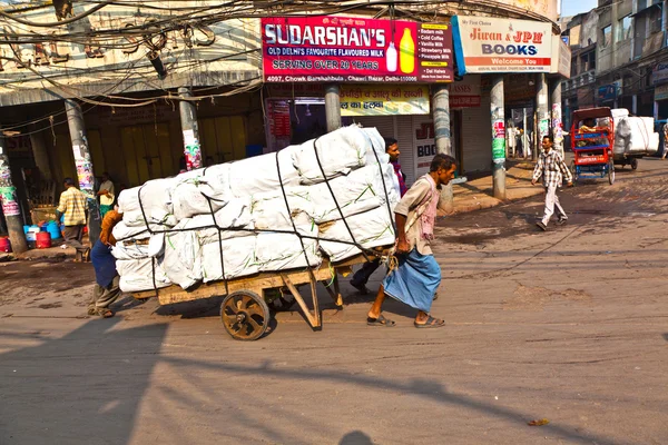 On the street of Chawri Bazar, the wholesale market of O — Stock Photo, Image