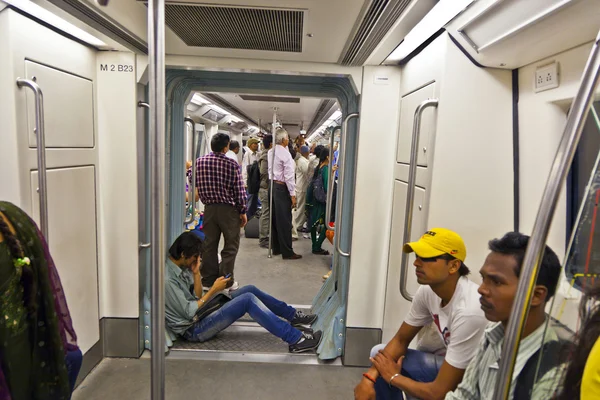 Passengers in the Metro in Delhi, India — Stock Photo, Image