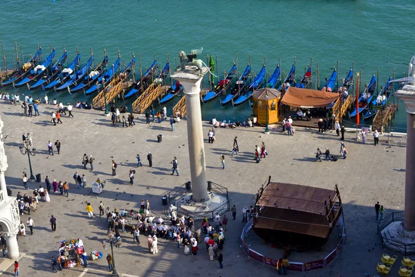 Gondola wharft na náměstí san marco — Stock fotografie