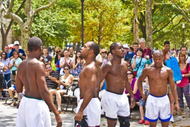 Fren dansçı, bir açık hava performans Pil Park'ta yeni yor