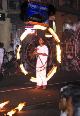 Yangın sanatçılar katılmak festival pera'nın şeker,