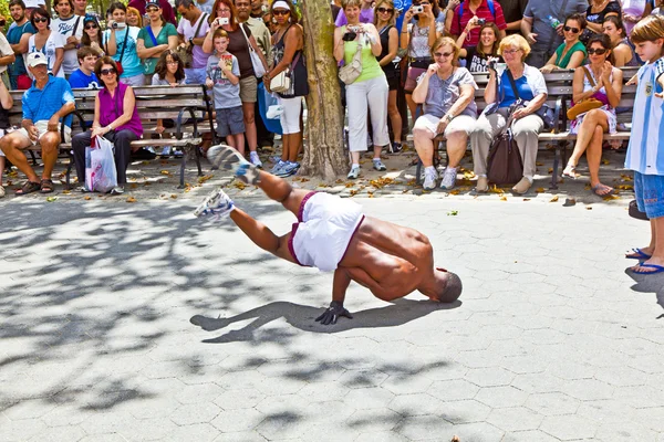 Street performance in Battery Park — Stock Photo, Image