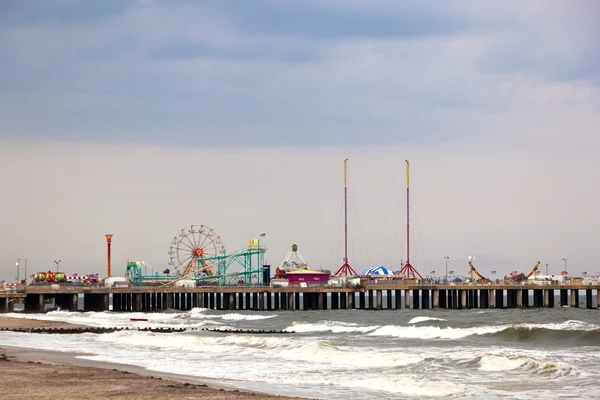 Parque de diversões em Steel Pier Atlantic City, NJ — Fotografia de Stock