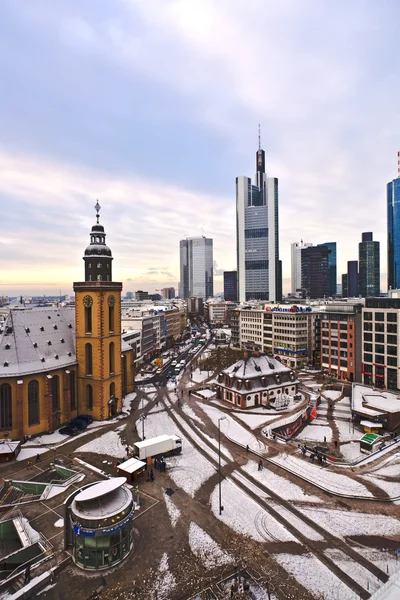 Vista para o horizonte de Frankfurt com Hauptwache e orelha arranha-céus — Fotografia de Stock