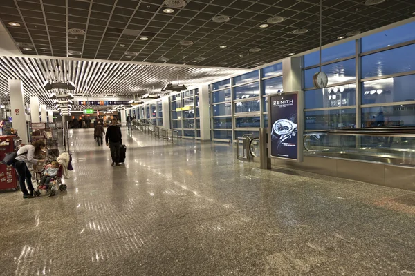 Inuti den nya terminalen i frankfurt — Stockfoto