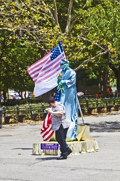 バッテリー パーク、ニューヨークにてストリートパフォーマンス — Stock fotografie