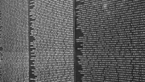 Names of Vietnam war casualties on Vietnam War Veterans Memorial — Stock Photo, Image