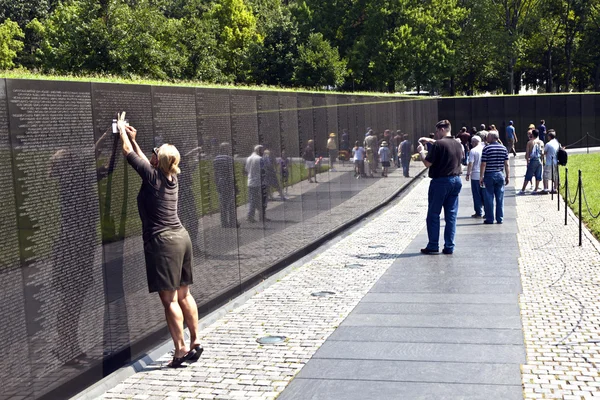 Nazwiska ofiar wojny wietnamskiej na pomnik weteranów wojny w Wietnamie — Zdjęcie stockowe