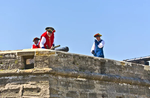 Vorführung historischer Waffen in Castillo de San Marco in oder — Stockfoto