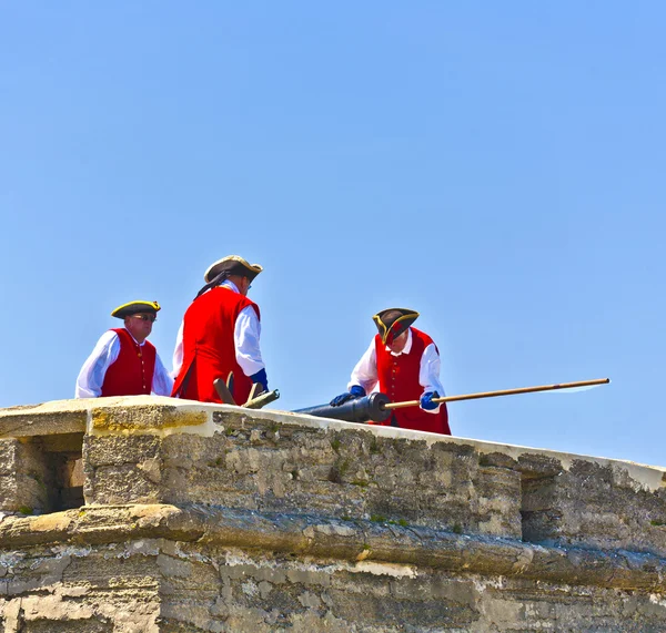 Vorführung historischer Waffen in Castillo de San Marco in oder — Stockfoto