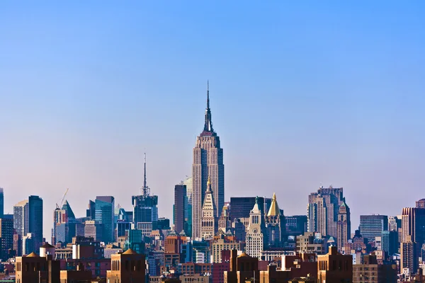 Vista do centro de Manhattan com edifícios de referência em Nova York — Fotografia de Stock