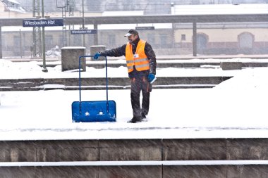 yüksek hızlı tren istasyonunda kışın