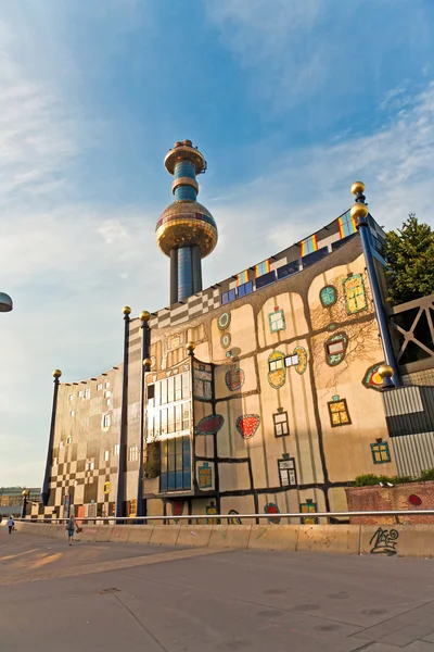 Aquecimento urbano Viena de formas Hundertwasser — Fotografia de Stock