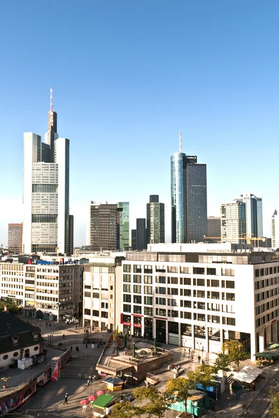 Visa till horisont av frankfurt med hauptwache — Stockfoto