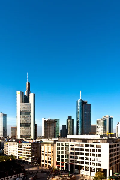 Visa till horisont av frankfurt med hauptwache — Stockfoto