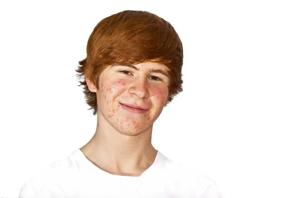 Retrato de menino feliz atraente na puberdade — Fotografia de Stock