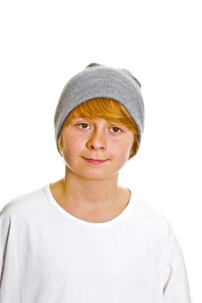 Niedlicher Junge mit Mütze — Stockfoto