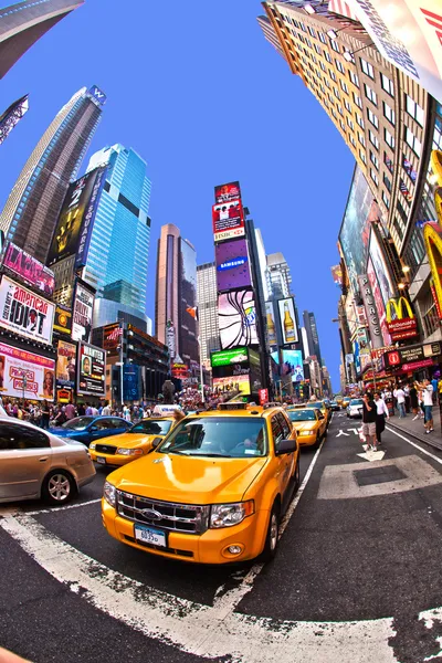 Times Square, con teatros de Broadway y un gran número de —  Fotos de Stock