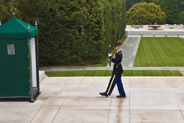Střídání stráží na Arlingtonském Národním hřbitově ve Washingtonu — Stock fotografie