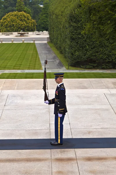 Cambio de guardia en el Cementerio Nacional de Arlington en Washington — Foto de Stock