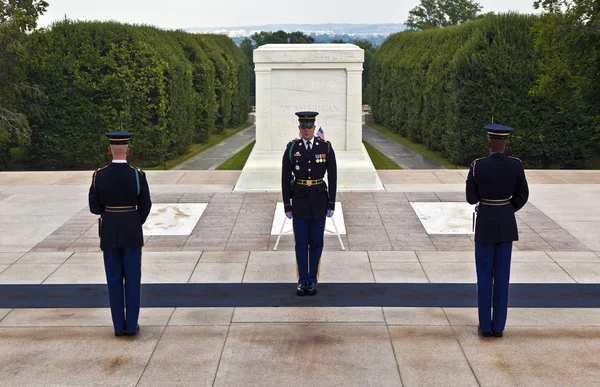 Mudar de guarda no Cemitério Nacional de Arlington em Washington — Fotografia de Stock