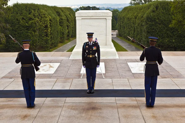 Cambio de guardia en el Cementerio Nacional de Arlington en Washington —  Fotos de Stock