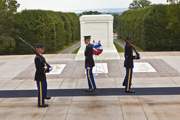 Bytte vaktpost på Arlington kirkegård i Washington – stockfoto