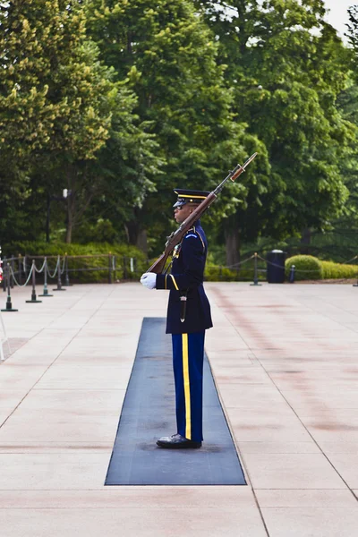 ワシントンのアーリントン国立墓地の衛兵 — ストック写真