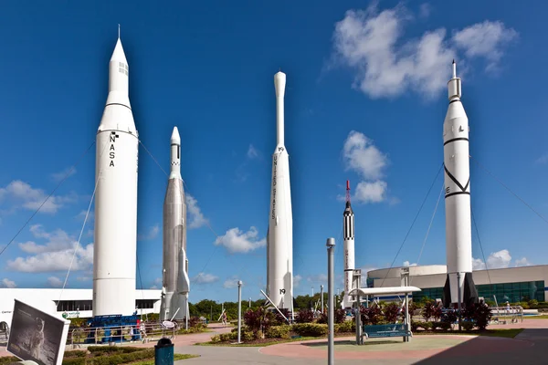 केनेडी स्पेस सेंटर येथे रॉकेट गार्डन — स्टॉक फोटो, इमेज