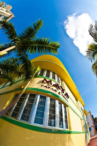 Délben Nézd ocean Drive Miami art deco épületei, így — Stock Fotó