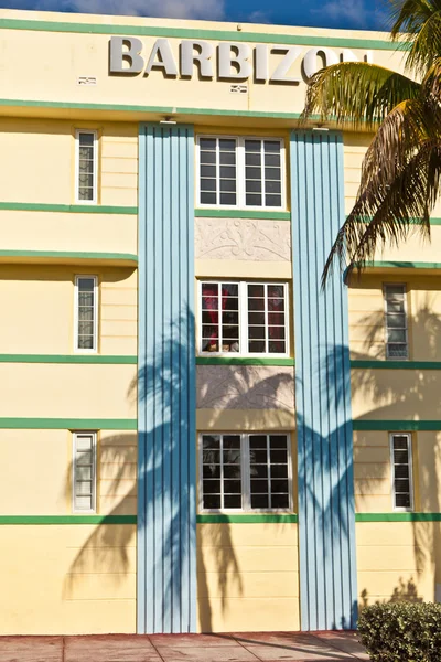 Mooie huizen in art decostijl in Zuid-miami — Stockfoto