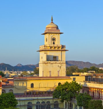 Jaipur 'da gün batımında ünlü saat kulesi