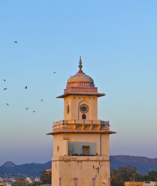 Jaipur 'da gün batımında ünlü saat kulesi