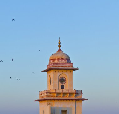 Jaipur 'da gün batımında ünlü saat kulesi