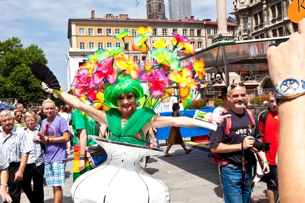 Праздновать день Кристофер-стрит в Мюнхене с цветом — стоковое фото