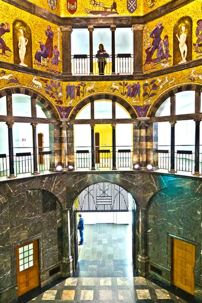 Art nouveau kubbe Wiesbaden'da Şehir Müzesi — Stok fotoğraf