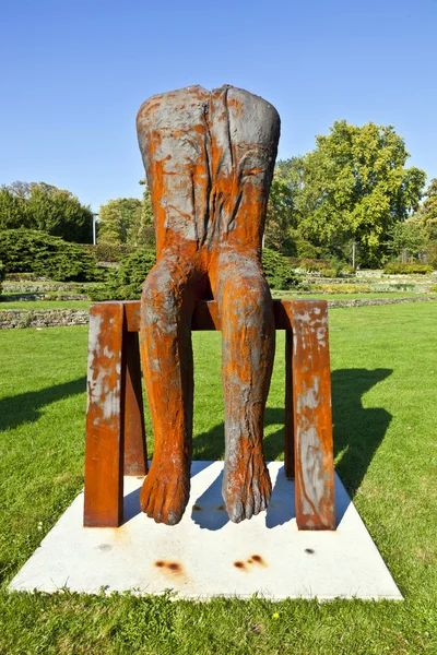 Magdalena abakanowicz onun çelik heykeller univers gösterir. — Stok fotoğraf