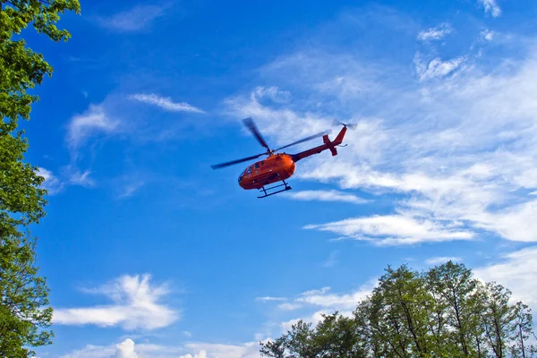 Спасение вертолётом — стоковое фото